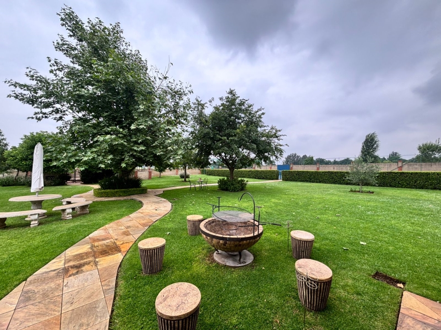 5 Bedroom Property for Sale in Grimbeeck Park North West